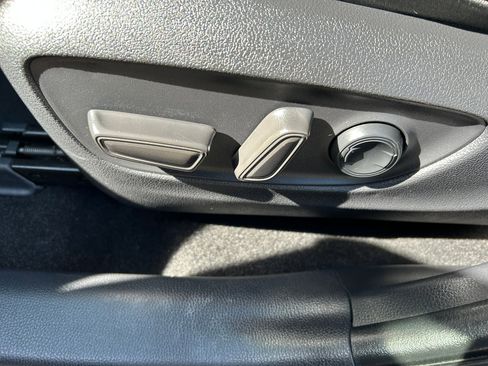 Used 2020 Toyota RAV4 XLE image 10