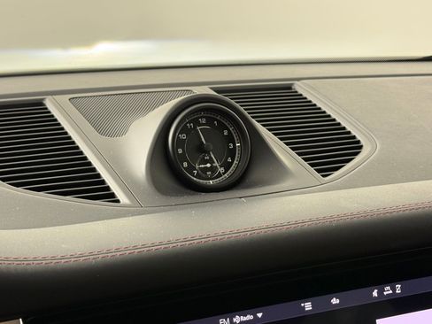 Used 2022 Porsche Macan image 24