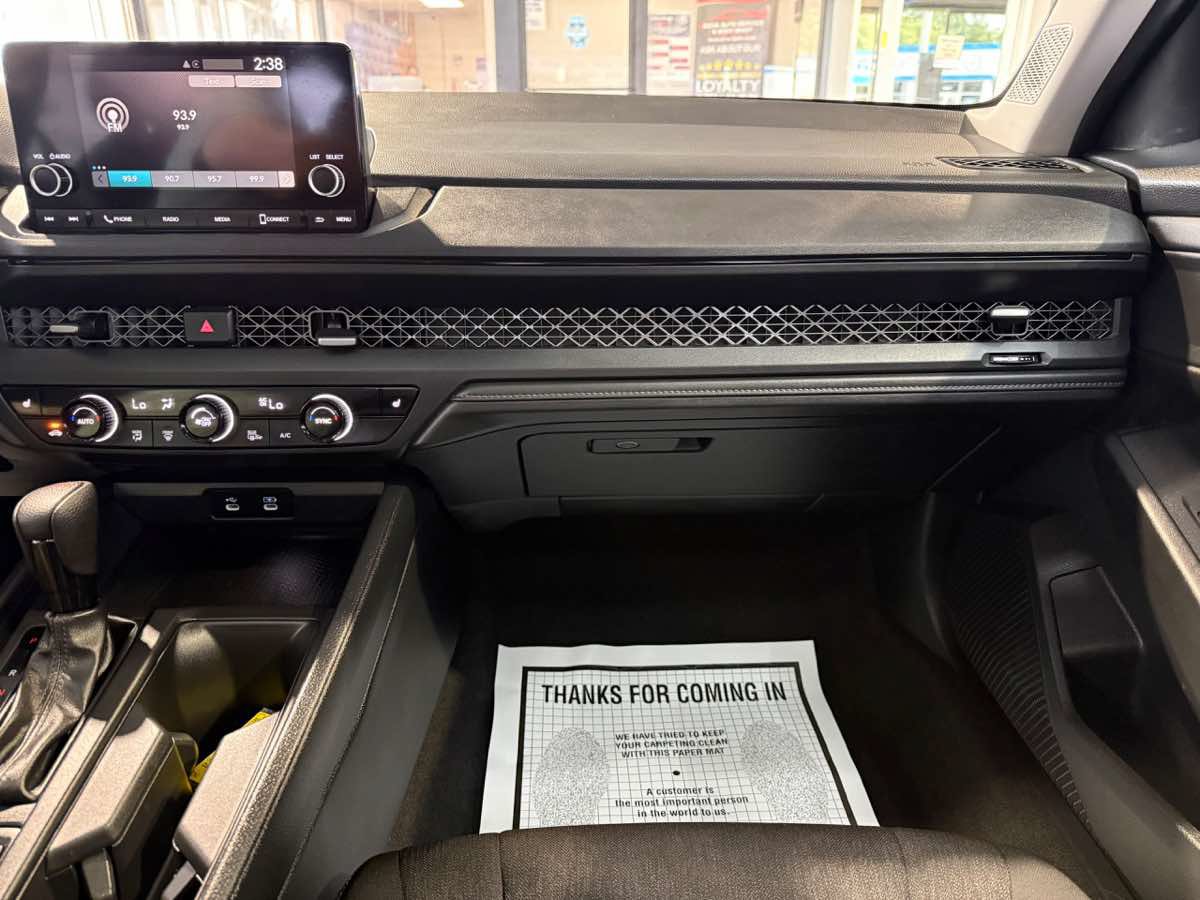 Used 2025 Honda Accord SE image 19