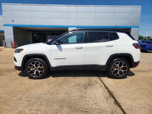 Used 2025 Jeep Compass Limited AWD/4WD image 5