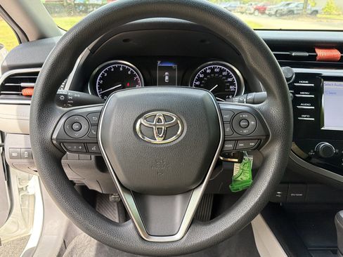 Used 2018 Toyota Camry LE FWD image 22