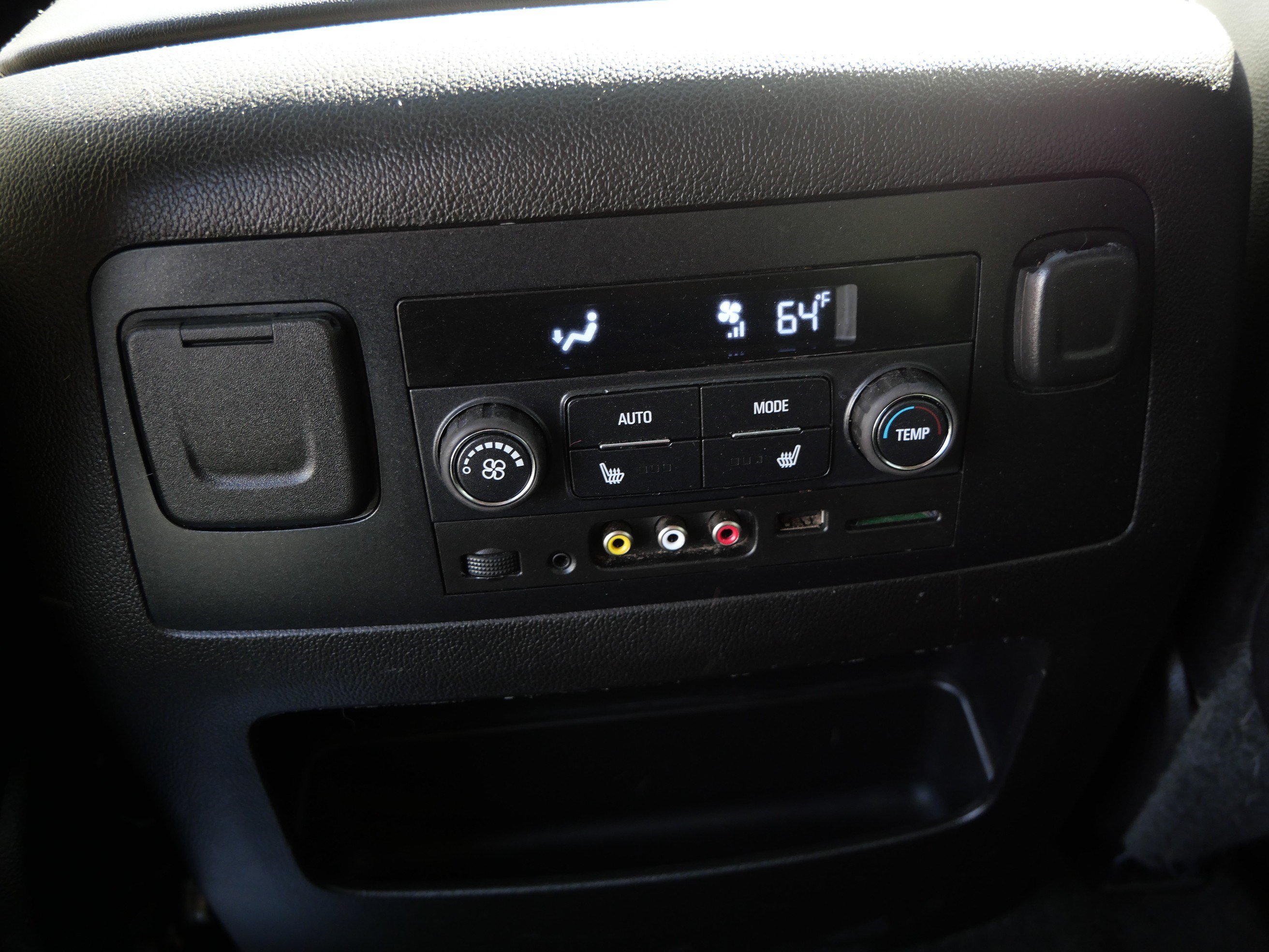 Used 2015 Chevrolet Suburban LTZ AWD/4WD image 21