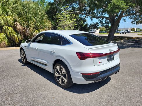 Used 2024 Audi Q8 e-tron Premium Plus w/ Premium Plus Package AWD/4WD image 6