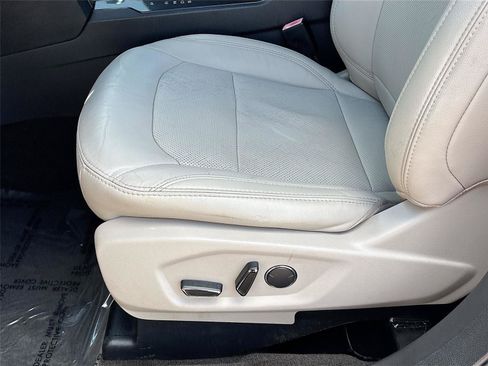 Used 2018 Ford Explorer Limited FWD image 19