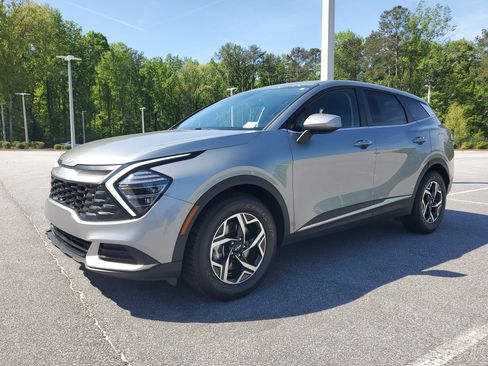 Used 2025 Kia Sportage LX FWD image 3