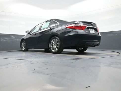 Used 2016 Toyota Camry SE image 30