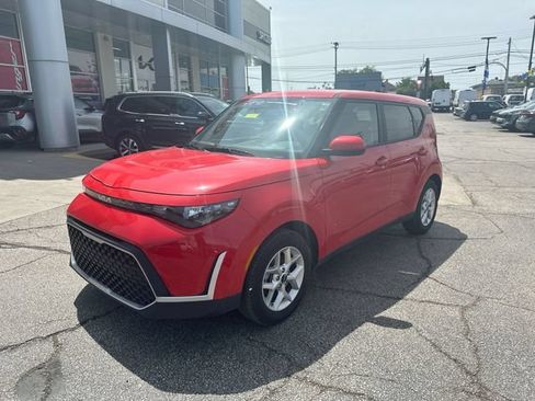 Certified 2025 Kia Soul LX w/ LX Technology Package FWD image 11