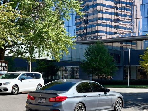 Used 2018 BMW 530i xDrive 530i xDrive Sedan 4D image 3