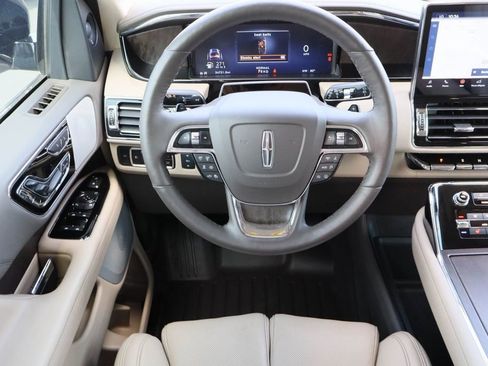 Used 2024 Lincoln Navigator Reserve image 25