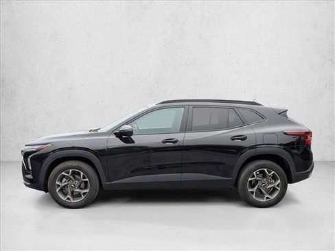 Used 2024 Chevrolet Trax LT w/ Driver Confidence Package FWD image 8