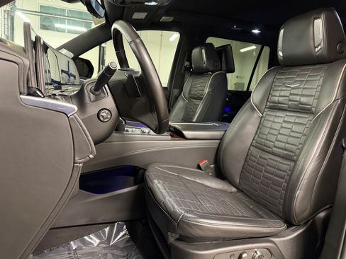 Used 2023 Cadillac Escalade Sport Platinum w/ Heavy-Duty Trailer Package AWD/4WD image 32