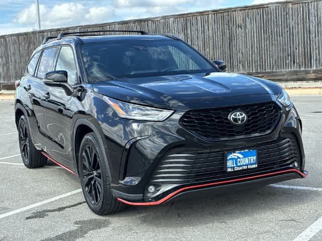Used 2021 Toyota Highlander XSE FWD image 8