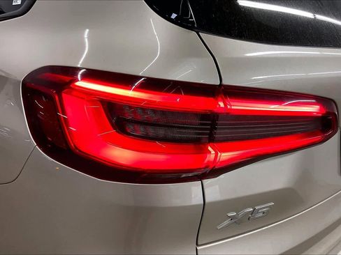 Used 2019 BMW X5 xDrive50i w/ M Sport Package image 31