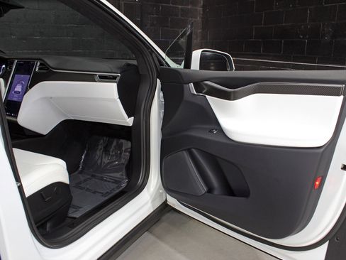 Used 2017 Tesla Model X 100D image 27