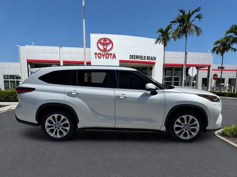 Used 2022 Toyota Highlander Limited FWD image 8
