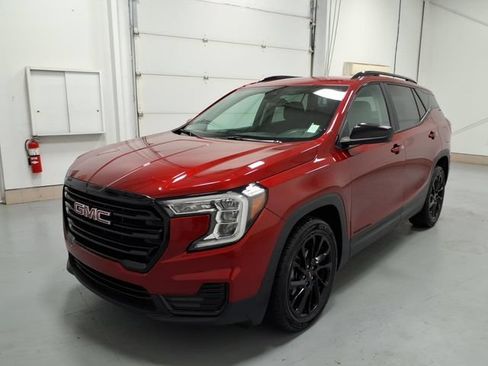 Used 2024 GMC Terrain SLE w/ Driver Convenience Package FWD image 7