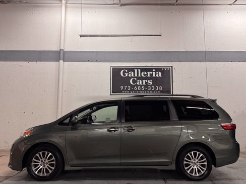 Used 2020 Toyota Sienna XLE 8 Passenger 4dr Mini Van image 1