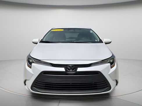 Used 2025 Toyota Corolla LE FWD image 9