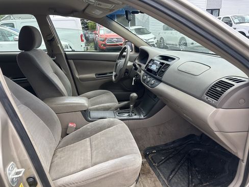 Used 2005 Toyota Camry LE FWD image 11