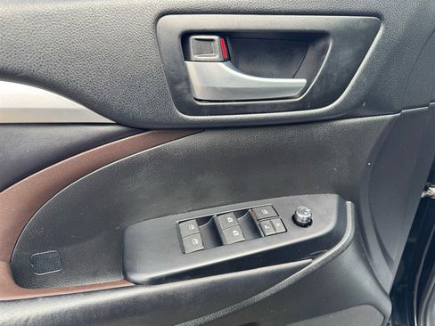 Used 2018 Toyota Highlander XLE image 13