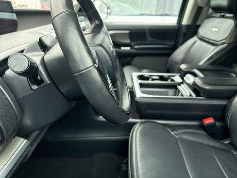 Used 2025 Ford Expedition Platinum AWD/4WD image 9