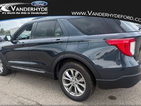 Certified 2024 Ford Explorer XLT w/ Equipment Group 202A AWD/4WD image 1