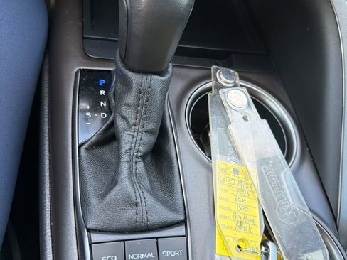 Certified 2022 Toyota Camry SE image 12