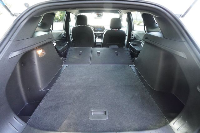 Used 2025 Chevrolet Trax RS FWD image 24