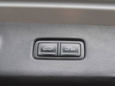 Used 2024 Kia Carnival EX image 40