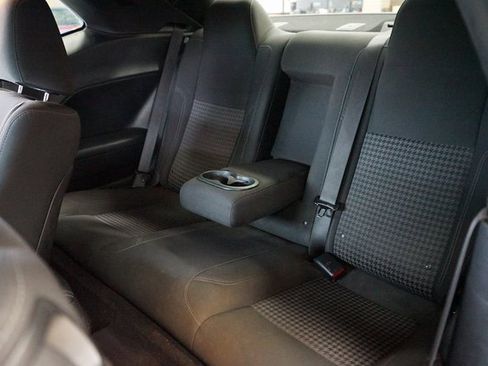 Used 2019 Dodge Challenger SXT image 42