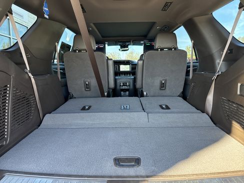 Used 2023 GMC Yukon Denali w/ Denali Reserve Package image 39