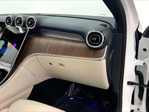 Used 2026 Mercedes-Benz GLC 300 image 28