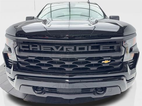 Used 2025 Chevrolet Silverado 1500 Custom image 4