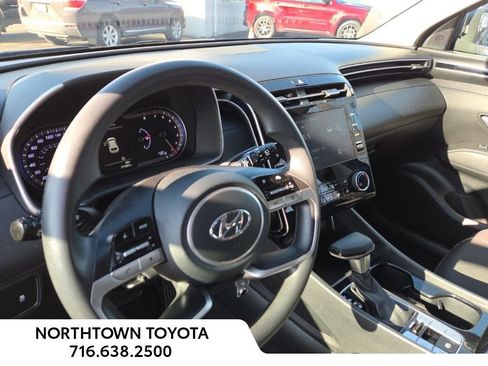 Used 2024 Hyundai Tucson SE image 16