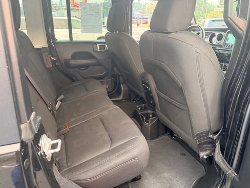 Used 2019 Jeep Wrangler Unlimited Sahara w/ Uconnect 4C Nav & Sound Group AWD/4WD image 29