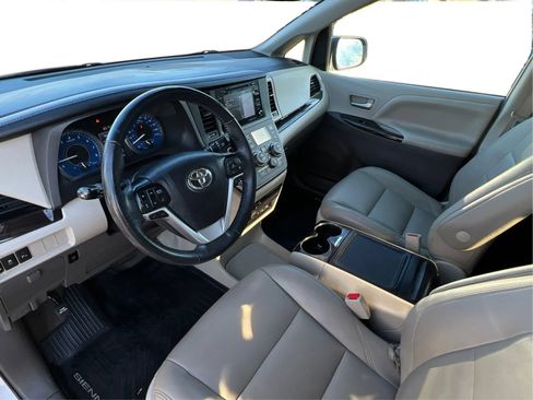 Used 2019 Toyota Sienna XLE Premium AWD/4WD image 16