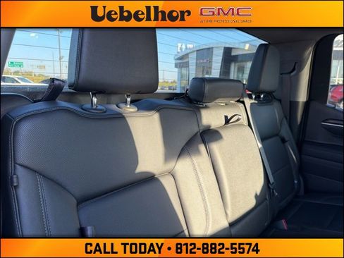 Used 2025 GMC Sierra 1500 SLT image 5