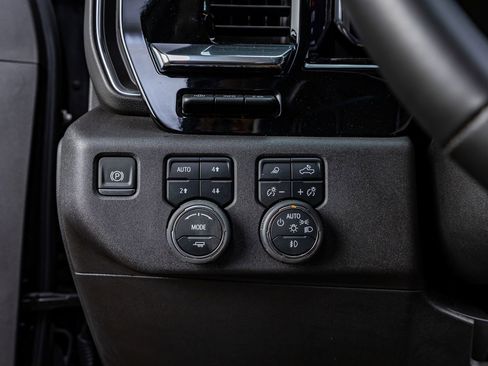 Used 2025 Chevrolet Silverado 2500 High Country w/ High Country Premium Package image 21