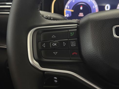 Used 2024 Jeep Wagoneer 4WD w/ Premium Group I image 48