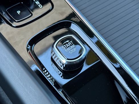 Used 2025 Volvo XC60 B5 Core w/ Protection Package Premier image 25