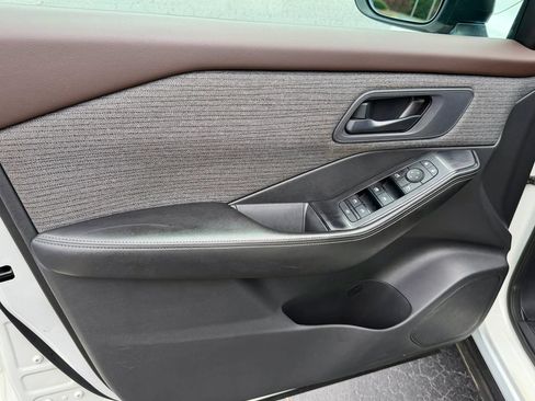 Used 2022 Nissan Rogue S AWD/4WD image 9