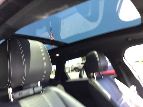 Used 2018 Land Rover Range Rover Velar S image 27