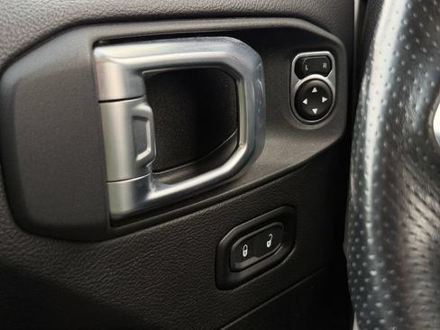 Used 2022 Jeep Gladiator Mojave w/ LED Lighting Group AWD/4WD image 10