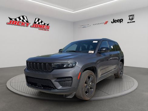 Used 2023 Jeep Grand Cherokee Altitude image 1