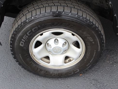 Used 2020 Toyota Tacoma SR image 10