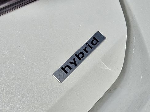 Used 2025 Hyundai Elantra Limited FWD image 8