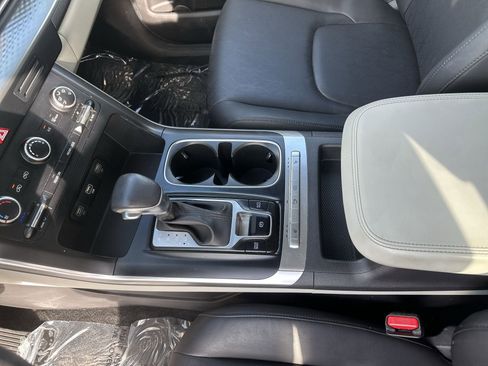 Used 2024 Kia Carnival LX FWD image 21