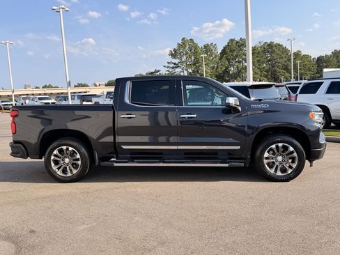 Used 2023 Chevrolet Silverado 1500 High Country w/ Technology Package AWD/4WD image 13