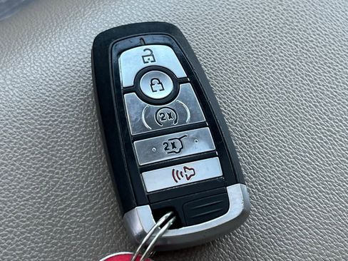 Used 2022 Ford Expedition Limited image 29