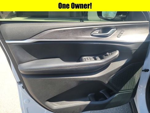 Used 2023 Jeep Grand Cherokee Limited image 7